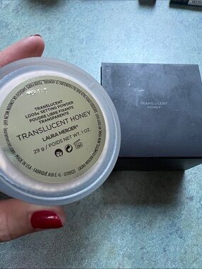 laura mercier Translucent Honey Loose Setting Powder